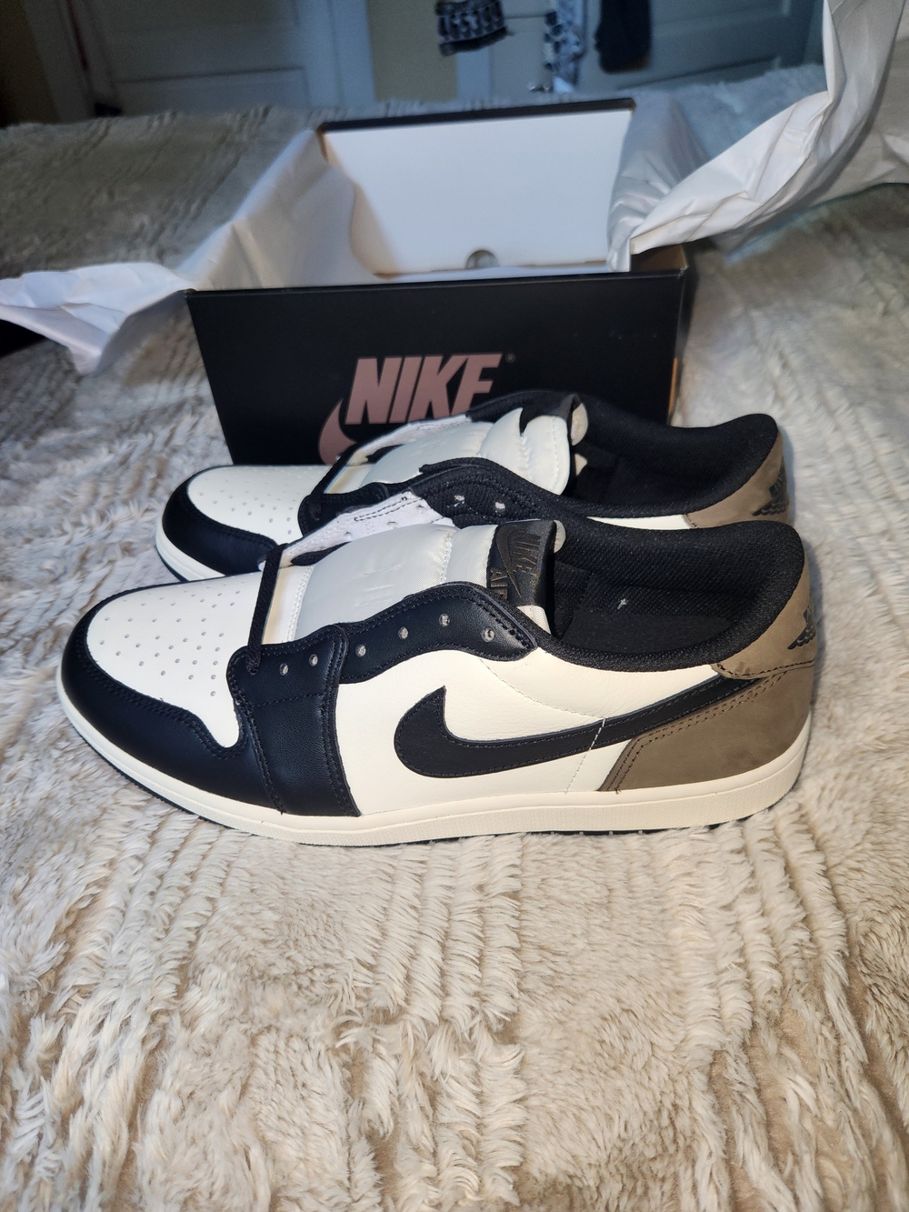 Air Jordan 1 Retro Low Og - Picture 4 of 7